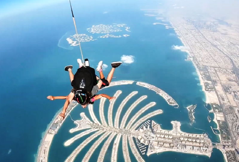 Tandem Skydiving in Dubai 1